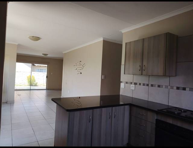 3 BEDROOM TOWNHOUSE FOR SALE IN WATERKLOOF AH